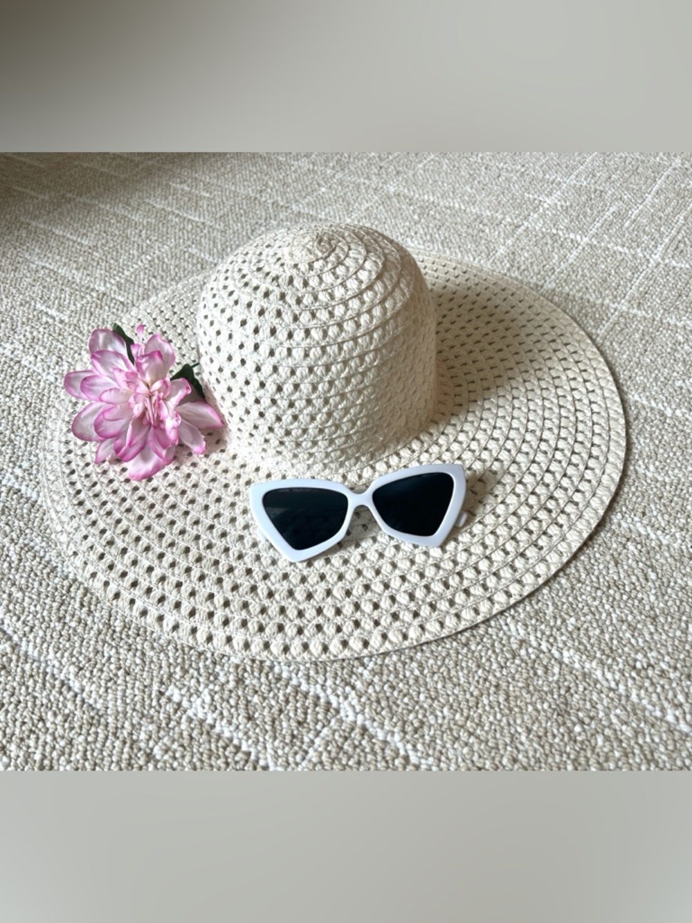 Sunglasses + Floppy Sun Hat 👒🕶️